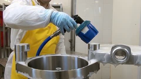 干冰清洗機(jī)以其獨(dú)特的清洗方式和卓越的清洗效果